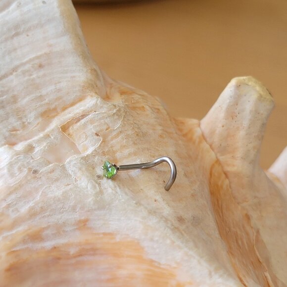 18G Green heart nose screw nostil piercing jewelry prong set CZ gem - Picture 2 of 5